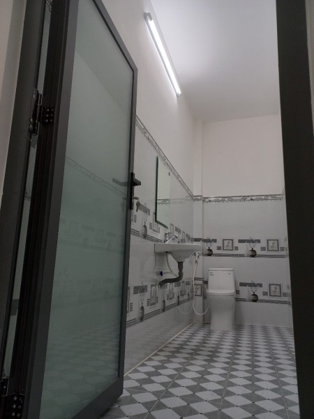 Nhà Nguyên Căn có sân vườn 180m2