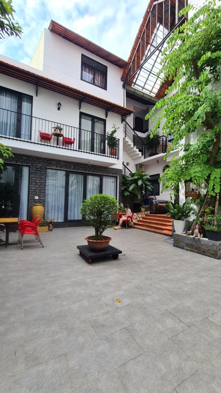 Có ban công, phòng rộng 25M2 - View đẹp
