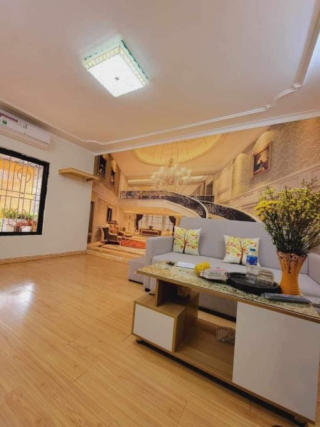 Bán căn hộ phố Quỳnh Mai, Hai Bà Trưng 70m, giá 2.3 tỷ.