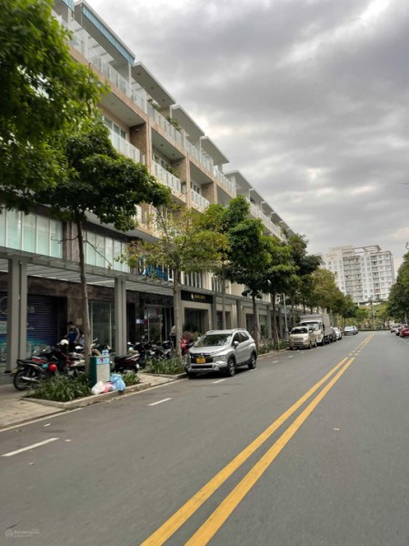 Cho thuê nhà phố văn phòng tại khu SariTown, mặt tiền Số 66 đường B2, đô thị Sala, Quận 2