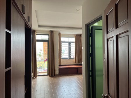 Nhà hẻm oto ngay chợ Hiệp Bình, 3pn 4wc, sẵn máy lạnh, bàn ghế
