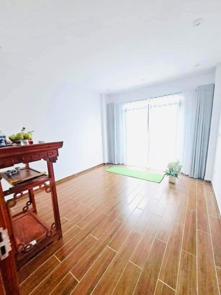 Bán nhà mới tinh 5.7 tỷ Cầu Giấy, diện tích 45m2 - Lô 3 căn