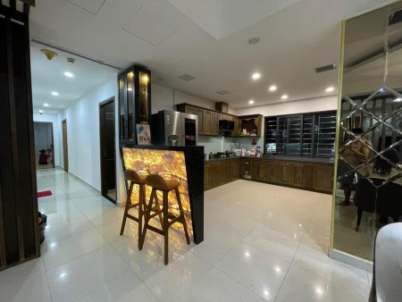 Quá rẻ, penthouse 300M2, nhỉnh 6 tỷ full nội thất toàn hàng Đức