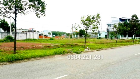 Nợ ngân hàng cần sang gấp 733m2. Đối diện trường học, ngay chợ. Gía 680 triệu