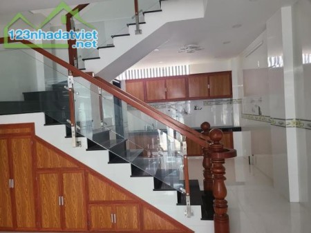 Chính chủ bán gấp nhà GIGA Mall - Hiệp Bình Chánh - 2 Tầng - Nhĩnh 4 Tỷ