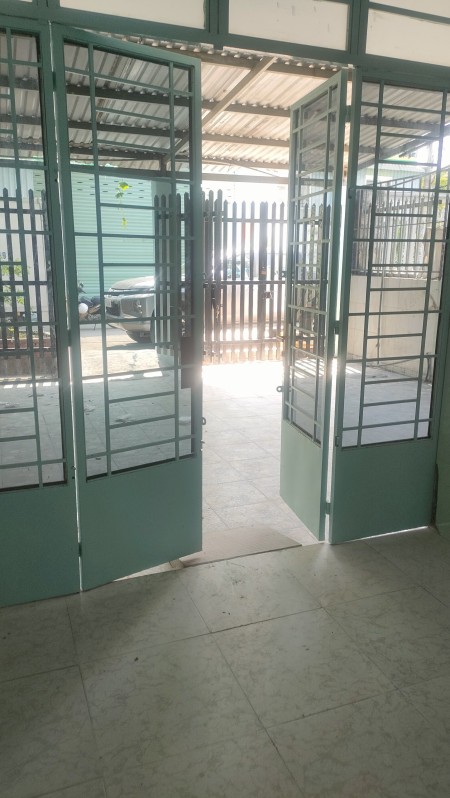 Cho Thuê Nhà Hẻm Rộng Có Sân Trước Và Sau DT 60m2