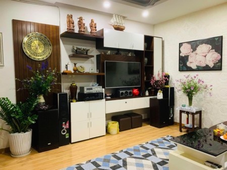 Gần phố, ngõ đẹp, 10m ra ô to tránh, nhà đẹp 5 tầng, sát khu đô thị Đại Kim, nhỉnh 5 tỷ.