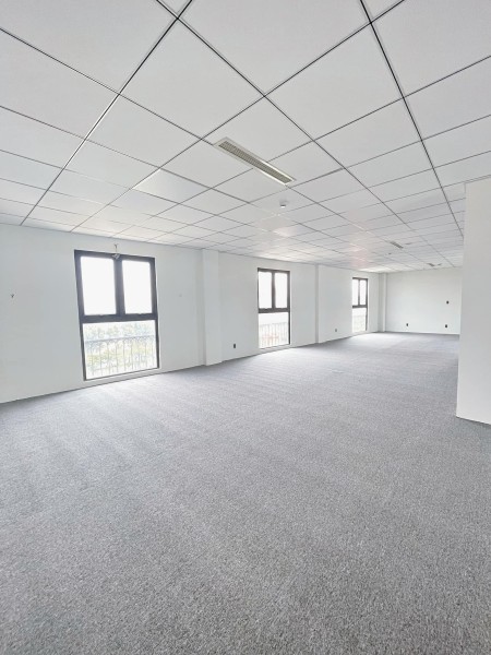 Cho thuê văn phòng 150m2 view kính, cửa sổ tại Hoàng Sa, Quận 1