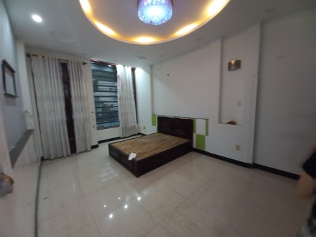 Nhà ngay ĐH Ngân Hàng, đường lớn, 1 trệt 2 lầu, 3pn 4wc