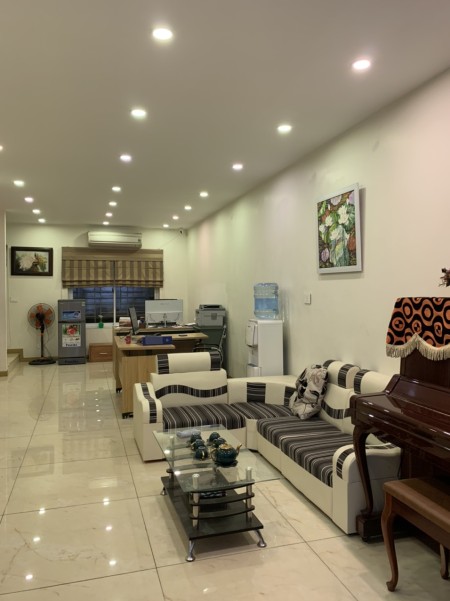 Chủ nhà cho thuê Tầng 1 & tầng 2 làm văn phòng, đường ô tô tránh nhau, vị trí thuận tiện đi các tỉnh