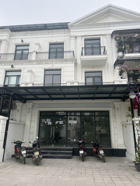 Shophouse sổ lâu dài, hoàn thiện mặt đường 30m, gần Vincom, giá 20.5 tỷ Vin Gia Lâm (0985941715)