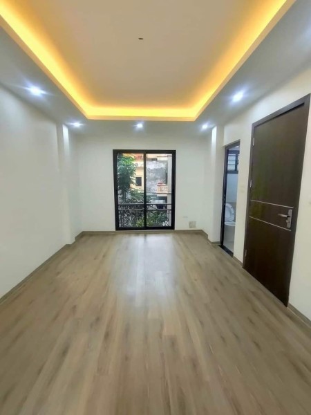 Bán nhà 5 tầng, thang máy, phố Trần Cung