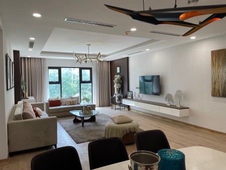 Bán căn hộ 140m2, 3pn,2vs, bếp thông logia thoáng. Ra lộc mạnh, thiện chí liên hệ xem nhà 0987058892