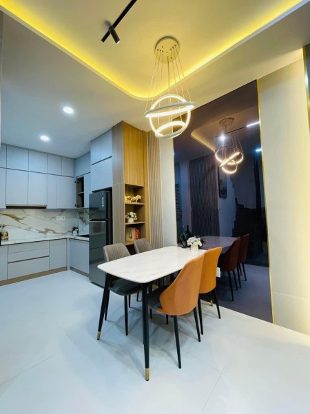 Siêu phẩm sang xịn - Nội thất xịn mịn - Sát quận 1 - Ngay Hàng Xanh