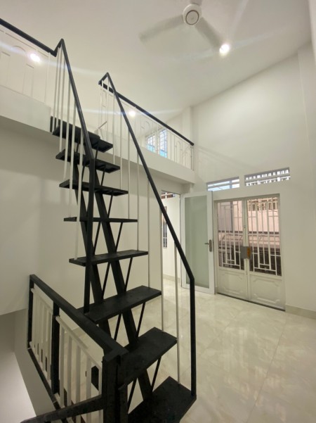 Bán nhà 334/69/4D Chu Văn An, P12, Q.Bình Thạnh, 5x5.5 (1trệt, 1 lầu, 1 lửng), giá 3,35 tỷ