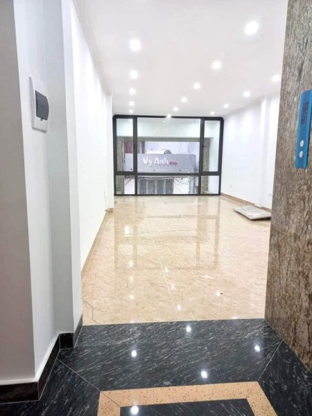Bán nhà mặt phố kinh doanh Chùa Quỳnh 50m, 7 tầng, mt 3.7m, giá 16.8 tỷ.