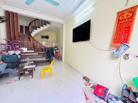 Bán nhà Thanh Lãm 34M, 5 tầng, mặt tiền gần 4M, lô góc, ô tô 5M, nhỉnh 3 tỷ