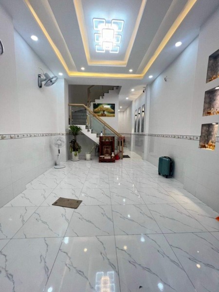 Nhà 2 mặt tiền trước sau đường Võ Văn Tần, Phường 5, Quận 3, Dt: 4x18, DTSD: 250m2. Giá: 80 tr/th