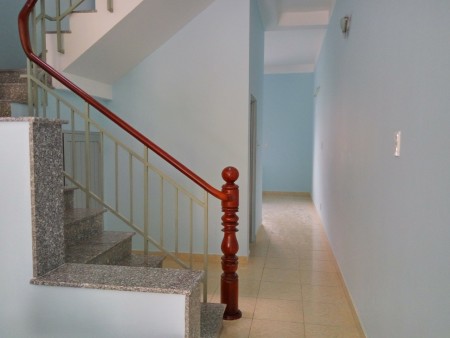 Nhà Phạm Văn Đồng, 1 trệt 3 lầu, 4pn 4wc, công viên thoáng mát, đậu oto thoải mái