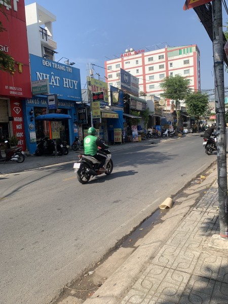 Nhà mặt tiền quận 12, giáp quận Tân Bình - Gò Vấp.
