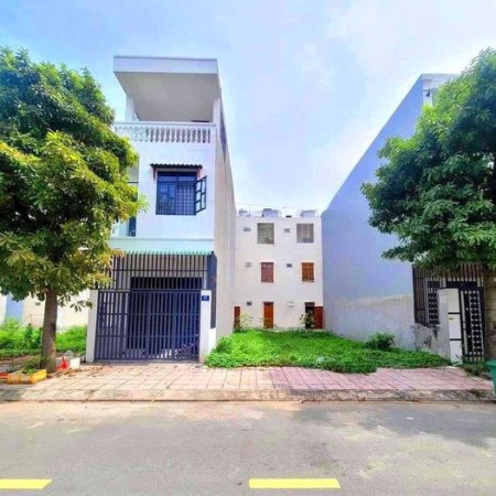 Bán lô đất nằm ngay kdc ấp 5 phong phú giá 1ty750 SHR