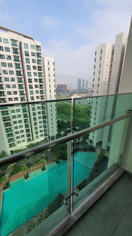 Cần bán căn hộ 3PN view ôm hồ bơi, tầng thấp giá bán 9.4 tỷ