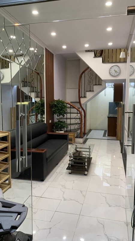 Bán nhà Nam Dư, 40m2, 5 tầng, full nội thất, mặt tiền 4m, ở ngay. Chỉ 3.6 tỷ
