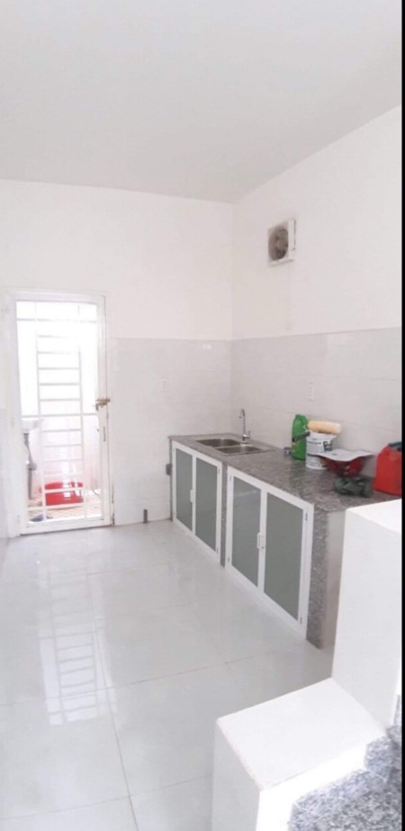 Nhà mới ở ngay Huỳnh Tấn Phát, Nhà Bè, diện tích 35M2, ô tô đổ cửa, giá 2.2 tỷ
