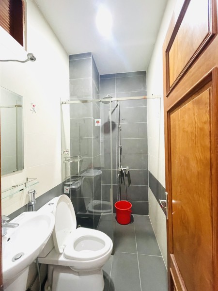 Tầng 2 - Ban công. CHDV đẹp thoáng, sạch