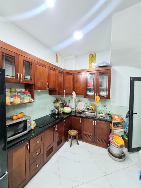 Bán gấp nhà đẹp phố ngõ 136 Tây Sơn, ô tô đỗ cửa - Tiện ích ngập tràn