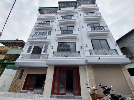 Bán nhà Sài Đồng giá 3.1 tỷ ô tô tránh diện tích 34m2, MT 4m, lô góc
