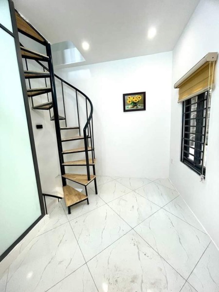 Bán nhà gần đường ô tô Tân Mai, Hoàng Mai 12m, 4 tầng, mt 3.1m, giá 1.65 tỷ.