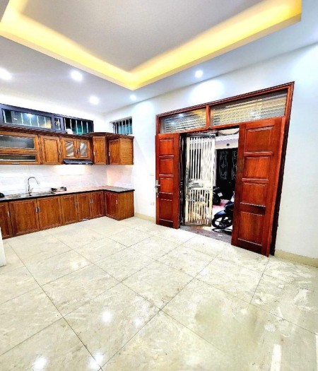 Bán nhà cực kiếm Minh Khai chỉ 20m ra mặt phố, 40m2, 5 tầng