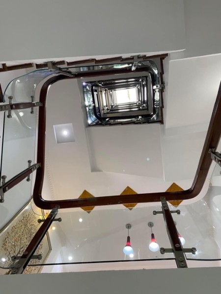 Bán nhà gần Đại học Ngoại thương, mặt phố, ô chờ thang máy, nở hậu, 65Mx6T, nhỉnh 18 tỷ