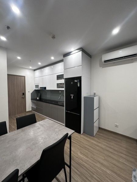 Cần cho thuê 2PN2WC 55m đồ cơ bản 10,5tr/th SA3 Vinhomes Smart City
