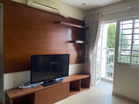 Cần cho thuê gấp căn hộ 155 Nguyễn Chí Thanh, Quận 5, Dt : 70 m2, 2PN, Giá : 10.5 tr/th