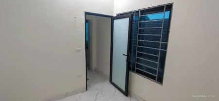 Nhà lo góc ngõ thông, kinh doanh, gara ô tô, sổ cất kẹt, 4 phòng ngủ.