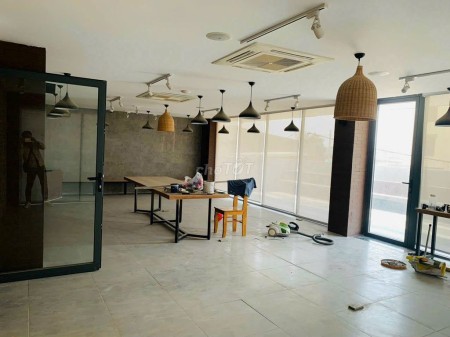 Tòa nhà cực rộng, đã setup sẵn cho văn phòng công ty