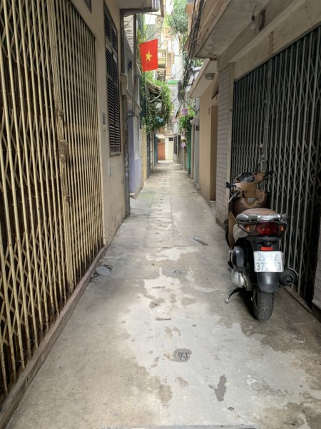 Bán gấp - Ngã tư Minh Khai - Đại La. Diện tích 50m, 3 tầng 3.75 tỷ