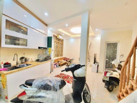 Bán nhà phố Hào Nam, lô góc, 32m2, 4.3 tỷ
