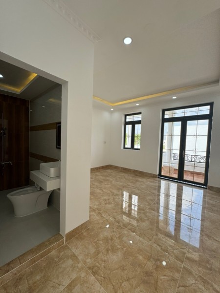 Chỉ còn một căn duy nhấ nhà đẹp mới xây