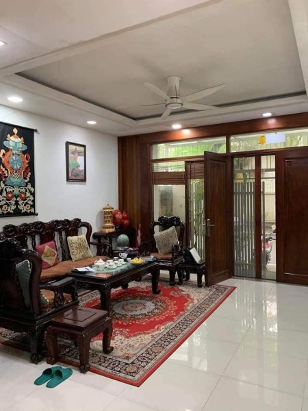 Bán nhà Hoàng Quốc Việt, Ô tô vào nhà - Thoáng Trước sau, 82m, 11.5 tỉ