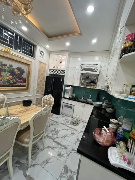 Bán nhà phân lô Phùng Chí Kiên, ô tô vào nhà, thang máy cao cấp, 55m, 14.1 tỉ