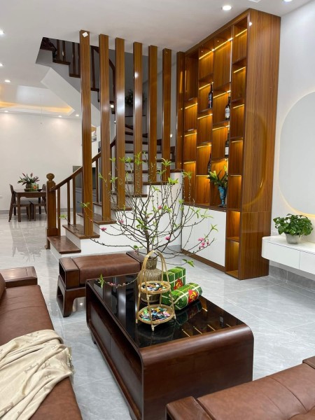 Bán nhà Nguyễn Văn Huyên, nhà phân lô – Ô tô tránh, thoáng 2 mặt, 45m, 9.8 tỉ