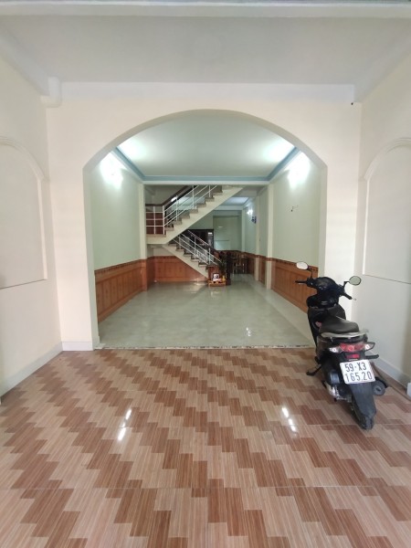 Nhà 1T2L, 4PN, 2WC, sẵn điện 3 pha, mặt tiền đường lớn.