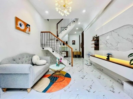 Chính chủ cần bán gấp nhà 1 trệt 2 lầu ngay chợ Hưng Long Bình Chánh giá chỉ 720 triệu, shr