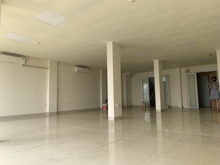 Chính chủ cho thuê mặt sàn văn phòng 136M2, tòa nhà building 8 tầng phố Nguyễn Đình Hoàng, Cầu Giấy