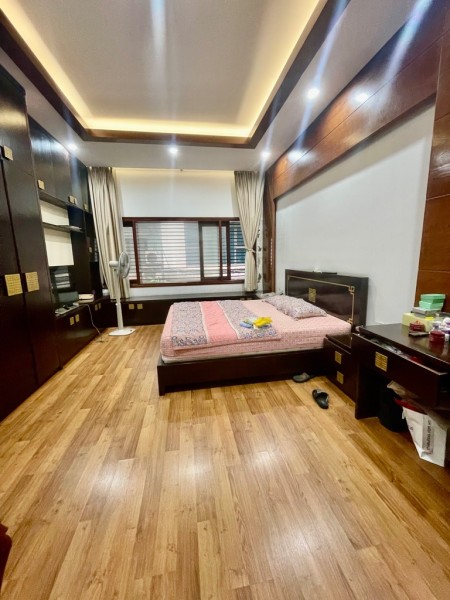 Bán nhà phố Hoàng Cầu, phân lô, ô tô, thang máy, mặt tiền rộng 46Mx5T, nhỉnh 17 tỷ
