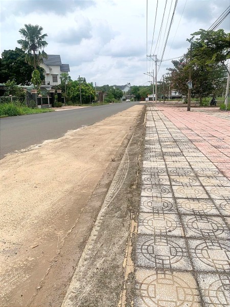 Hàng ngộp 1 lô duy nhất ngay sau BV Hoàn Mỹ BP