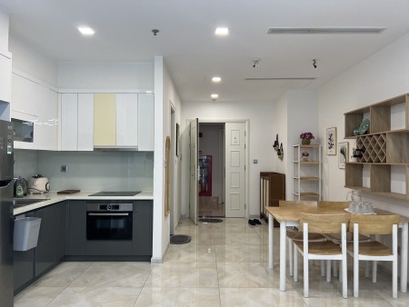 Cho thuê căn hộ 75m2 +2PN Vinhomes Golden River - Lux 6 giá tốt